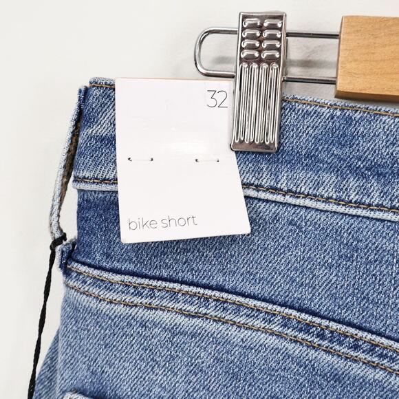 NWT 7 For All Mankind Luxe Vintage Raw Hem Denim Short Medium Wash Blue 32 - Picture 5 of 7